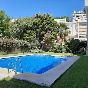 Apartamento Lola Y Manuela En Primera Línea Playa Carihuela Con Excelente Terraza-jardin De 80 M2 Frente Al Mar Con Aparcamiento Privado Ideal Descansar Oyendo Olas Del Mar, Torremolinos